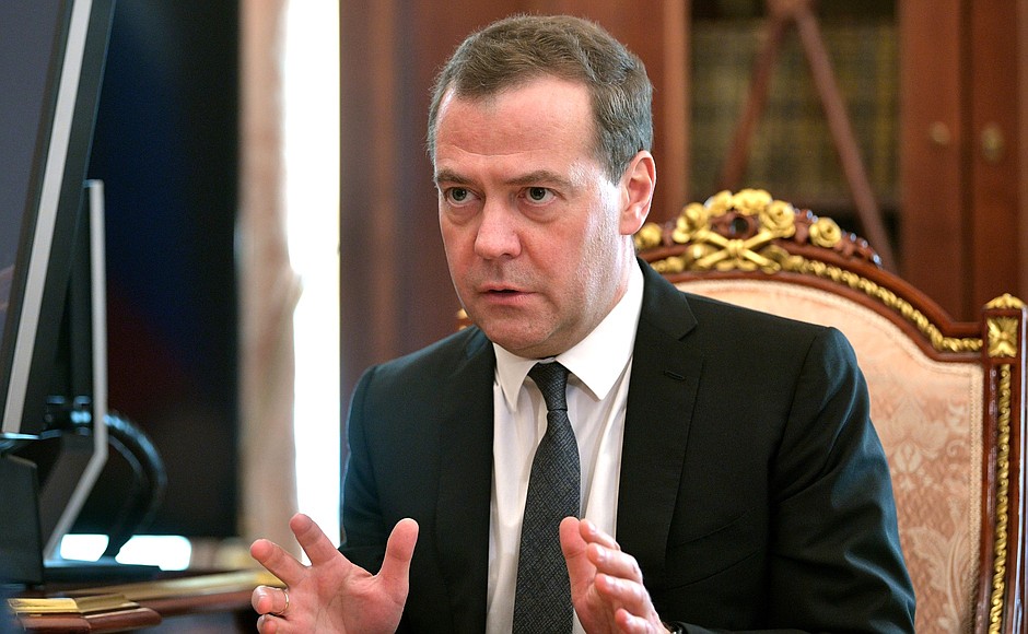 Дмитрий Медведев сообщил о возможном переходе на четырехдневную рабочую неделю Дмитрий Медведев сообщил о возможном переходе на четырехдневную рабочую неделю